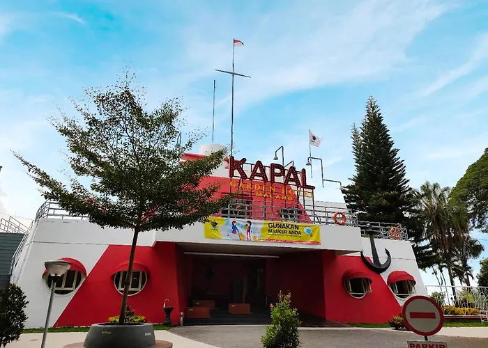 Kapal GardenHotel Malang